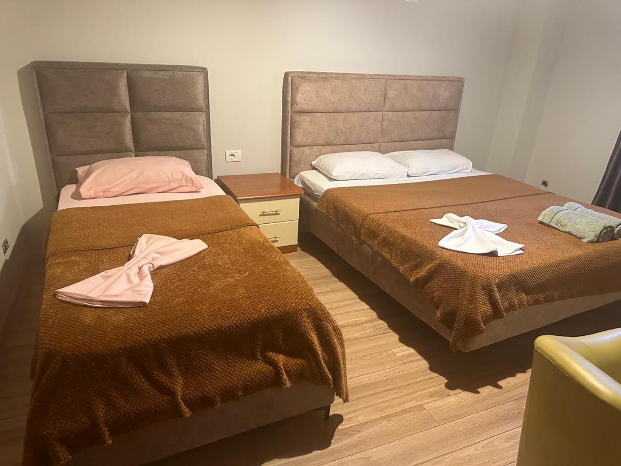 טיראנה Eden Hostel מראה חיצוני תמונה