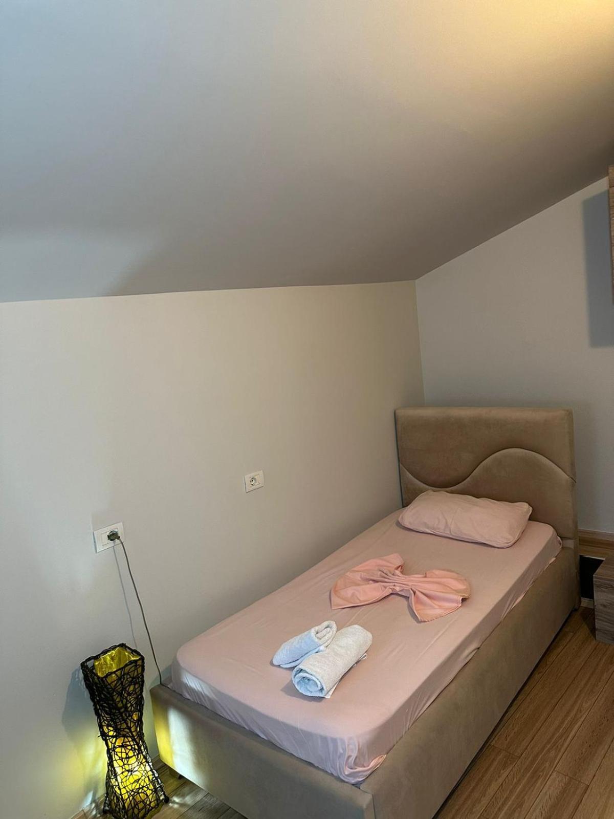 טיראנה Eden Hostel מראה חיצוני תמונה